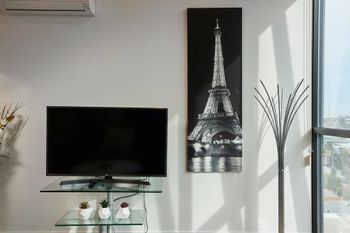 Stunning Harbour & City View Loft - Accommodation Whitsundays 5