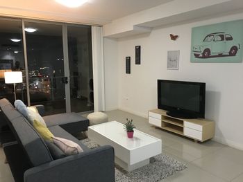 Chic & Cosy Apartment Near Airport & CBD - Accommodation Whitsundays 0