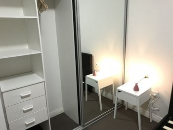 Chic & Cosy Apartment Near Airport & CBD - Accommodation Whitsundays 4