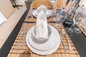 Executive Two Bedroom City Apartment With Views - Accommodation Whitsundays 3