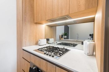 Executive Two Bedroom City Apartment With Views - Accommodation Whitsundays 1