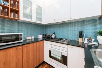 2 Bedroom Balcony Terrace Near Kings Cross - Accommodation Whitsundays 2