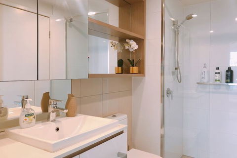 St.Tropez Apartment - Accommodation Whitsundays 2