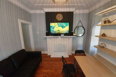 Incredible Location 2 Bedroom Bondi Beach Apartment - Accommodation Whitsundays 5