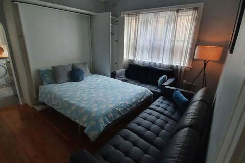 Incredible Location 2 Bedroom Bondi Beach Apartment - Accommodation Whitsundays 6