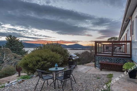 East Lake Travellers Lodge - Accommodation Whitsundays 0