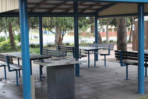 Five 3 Five - The Beachside Barracks - Accommodation Whitsundays 2