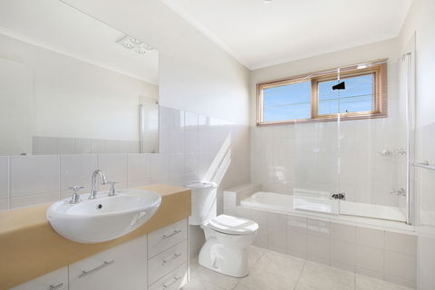Apartments On Church - Unit 7 - Accommodation Whitsundays 5