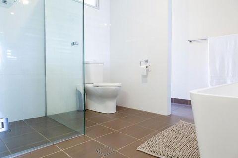 Beach & Bay Holiday House - Accommodation Whitsundays 2