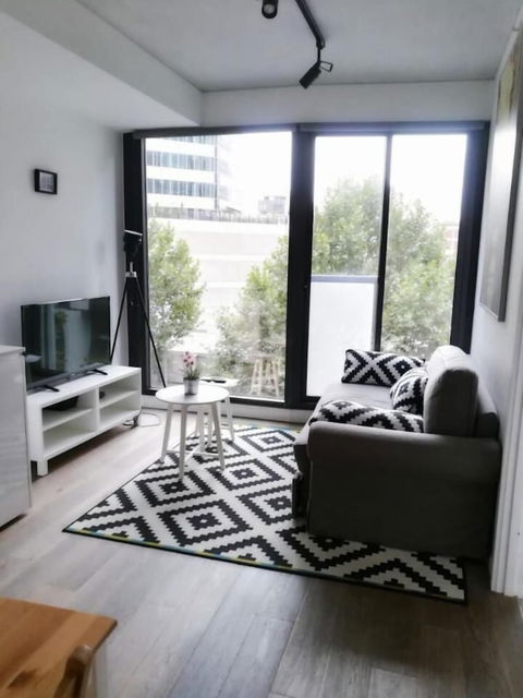Carlson CBD Apartments - Accommodation Whitsundays 3