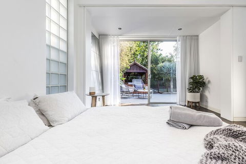 Coogee Luxury Home With Salt Water Pool & Parking - Accommodation Whitsundays 6