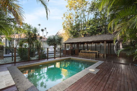 Coogee Luxury Home With Salt Water Pool & Parking - Accommodation Whitsundays 2