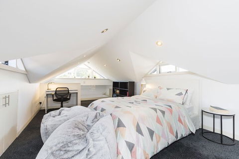 Coogee Luxury Home With Salt Water Pool & Parking - Accommodation Whitsundays 5