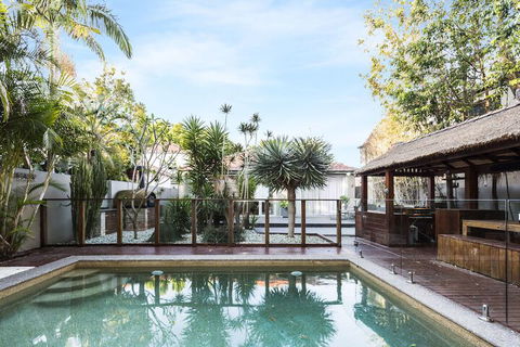 Coogee Luxury Home With Salt Water Pool & Parking - Accommodation Whitsundays 1