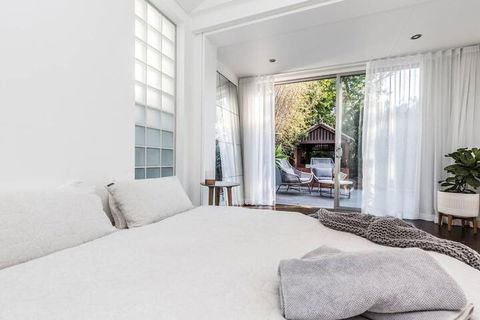 Coogee Luxury Home With Salt Water Pool & Parking - Accommodation Whitsundays 7