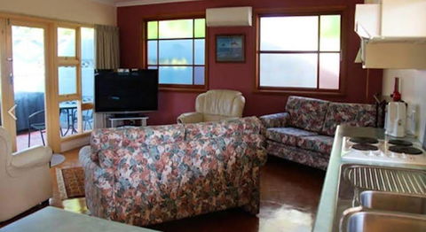 Anchlia Waterfront Cottage - Accommodation Whitsundays 1