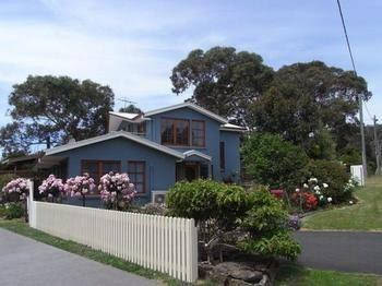 Anchlia Waterfront Cottage - Accommodation Whitsundays 0