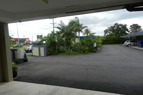 Golden Palms Motor Inn - Accommodation Whitsundays 3