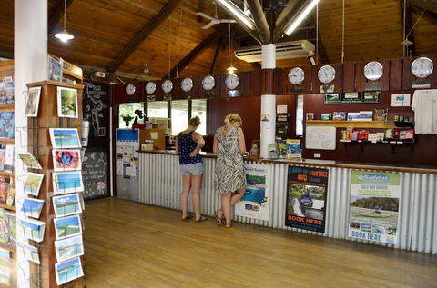 PKs Jungle Village - Hostel - Accommodation Whitsundays 3