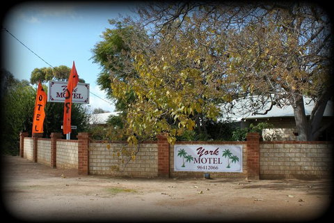 York Motel - Accommodation Whitsundays 1