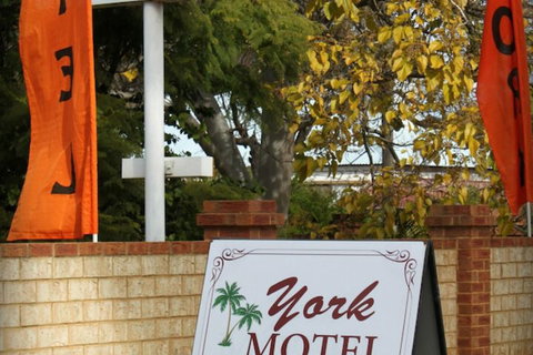 York Motel - Accommodation Whitsundays 2