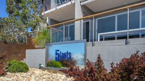 5 Knots Metung - Accommodation Whitsundays 1
