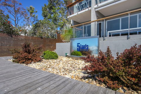5 Knots Metung - Accommodation Whitsundays 0