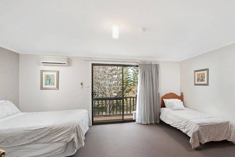 Martin Fields Beach Retreat - Accommodation Whitsundays 7