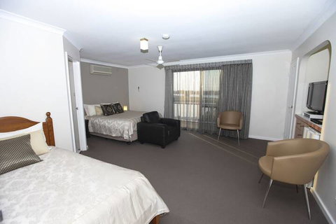 Martin Fields Beach Retreat - Accommodation Whitsundays 6