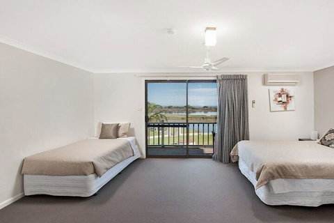 Martin Fields Beach Retreat - Accommodation Whitsundays 5