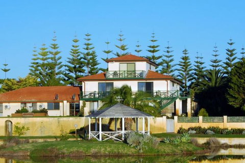 Martin Fields Beach Retreat - Accommodation Whitsundays 1