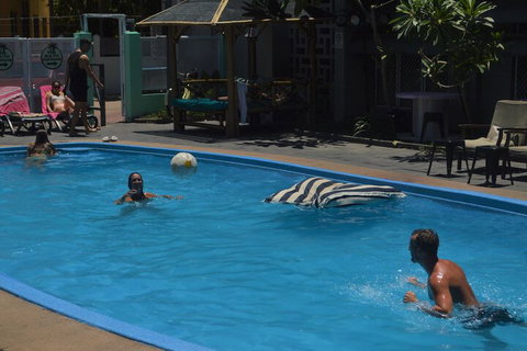 Youth Shack Backpackers - Hostel - Accommodation Whitsundays 3