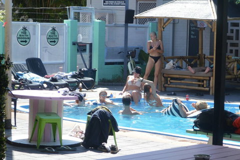 Youth Shack Backpackers - Hostel - Accommodation Whitsundays 1