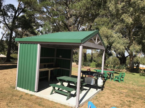 Woodmans Hill Motel - Accommodation Whitsundays 0
