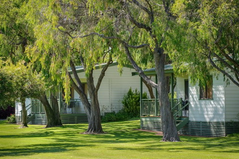 Mandalay Holiday Resort And Tourist Park - Accommodation Whitsundays 1