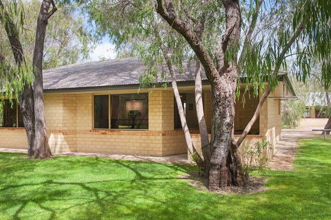 Siesta Park Holiday Resort - Accommodation Whitsundays 1