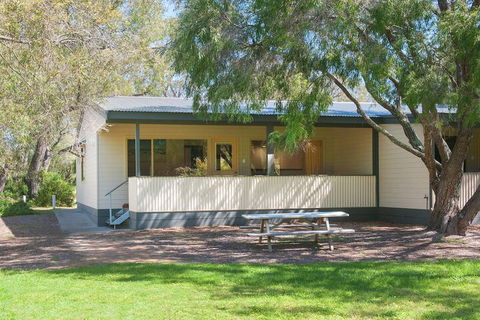 Siesta Park Holiday Resort - Accommodation Whitsundays 4