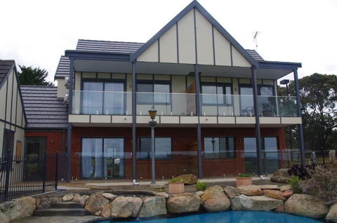 The View On Grossmans - Accommodation Whitsundays 3