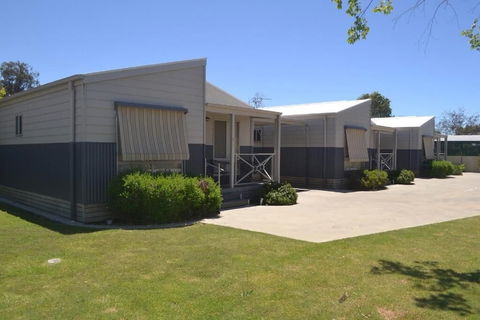 Ashleigh Court Motor Inn - Accommodation Whitsundays 0