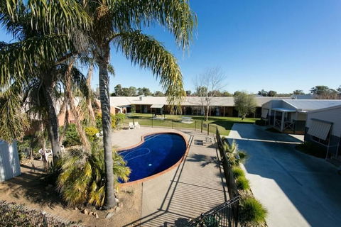 Ashleigh Court Motor Inn - Accommodation Whitsundays 1