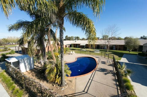 Ashleigh Court Motor Inn - Accommodation Whitsundays 2