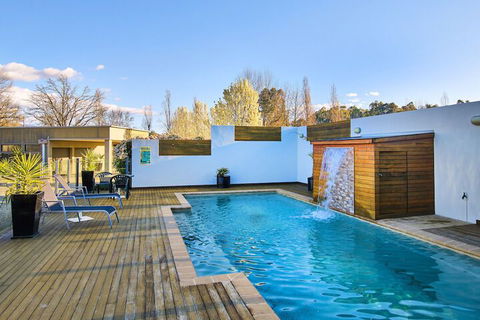 Motel On Alpine - Accommodation Whitsundays 2