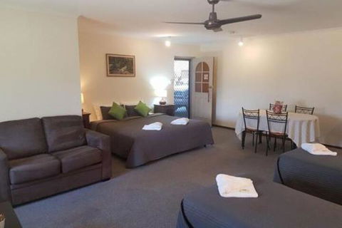 Beachport Motor Inn - Accommodation Whitsundays 0