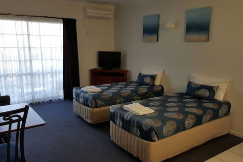 Shakespeare Motel - Accommodation Whitsundays 4