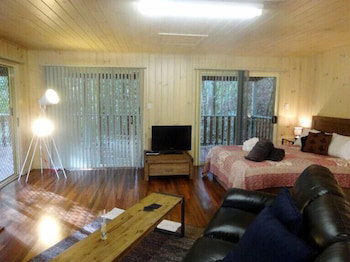 Treetops Accommodation Montville - Accommodation Whitsundays 2