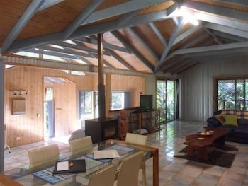 Treetops Accommodation Montville - Accommodation Whitsundays 0