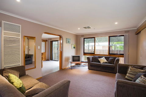 Geelong Holiday Home - Accommodation Whitsundays 2