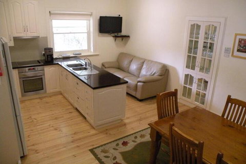 MacDonnell House Naracoorte - Accommodation Whitsundays 7