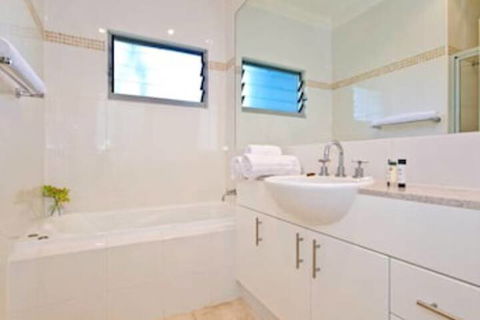 Blue Waters Views - Accommodation Whitsundays 7