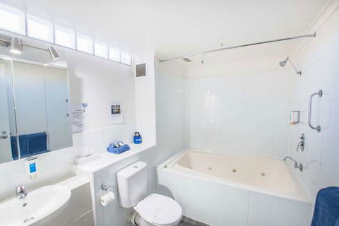 MAS Country Riverboat Lodge Motor Inn - Accommodation Whitsundays 7